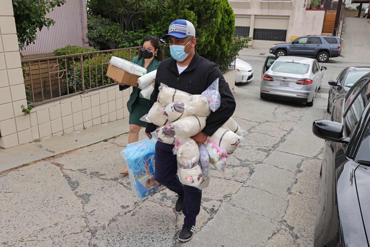 NextImg:First Busload of Illegal Immigrants Arrives in Los Angeles from Texas