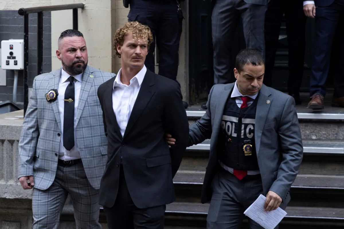 Daniel Penny (C) is walked by New York Police Department detectives out of the 5th Precinct in New York on May 12, 2023. (Jeenah Moon/AP Photo)