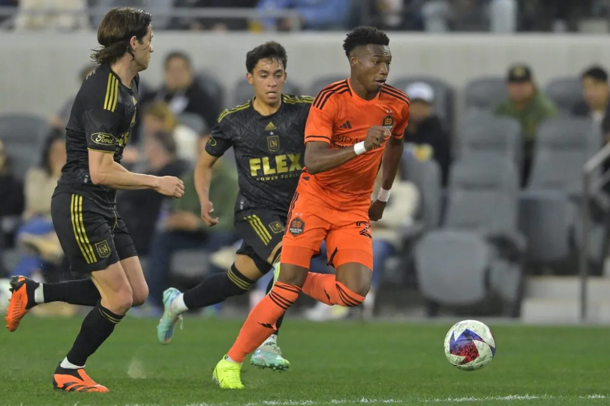 Houston Dynamo forward Nelson Quinones (21) dribbles the ball ahead against Los Angeles FC defender Erik Duenas (18) during the first half at BMO Stadium in Los Angeles on June 14, 2023. (Jayne Kamin-Oncea/USA TODAY Sports via Field Level Media)