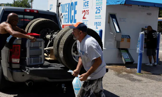 US South Faces Long, Hot Holiday Weekend After Tornadoes