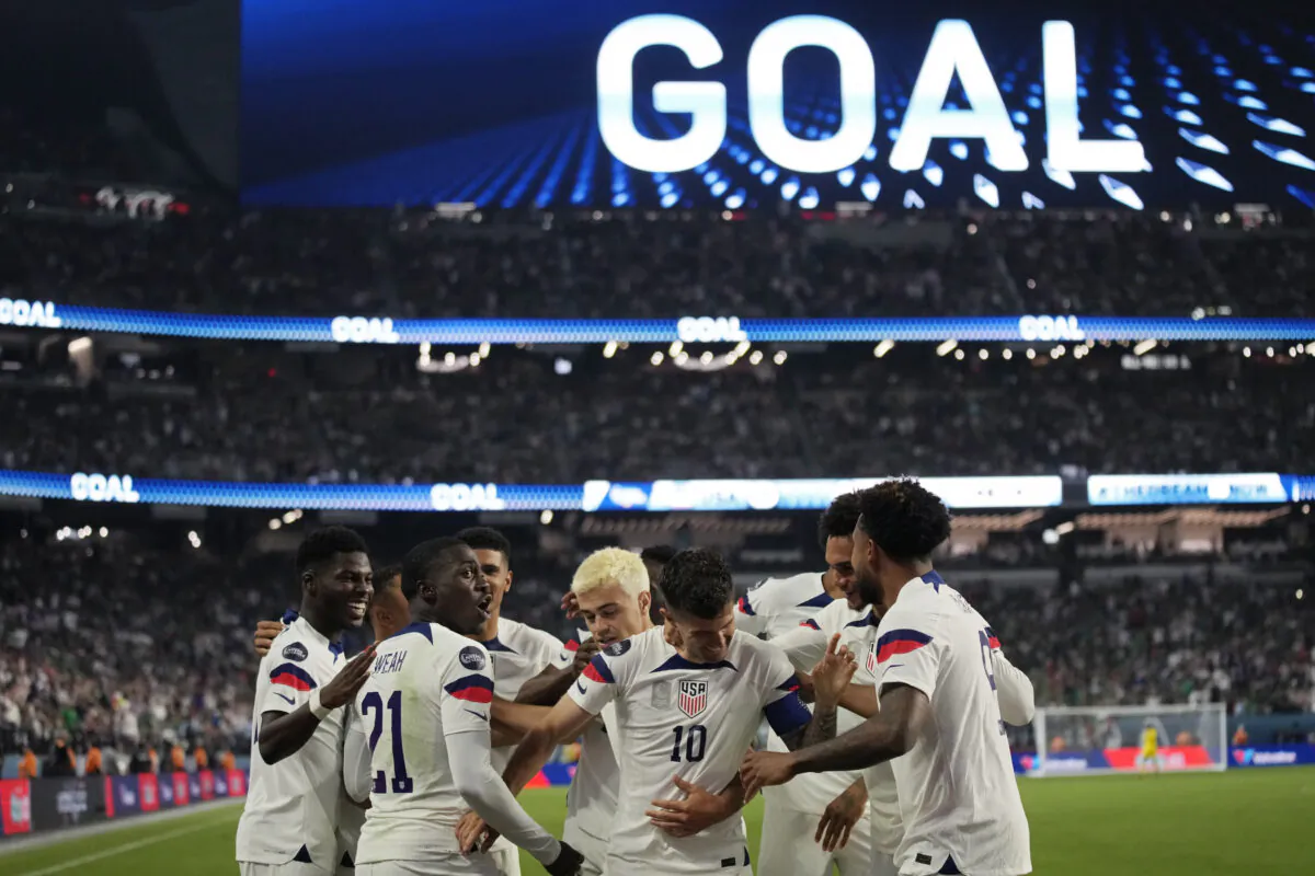 Christian Pulisic (10) of the United States celebrates after scoring against Mexico during the second half of a CONCACAF Nations League semifinals soccer match in Las Vegas on June 15, 2023. (John Locher/AP Photo)