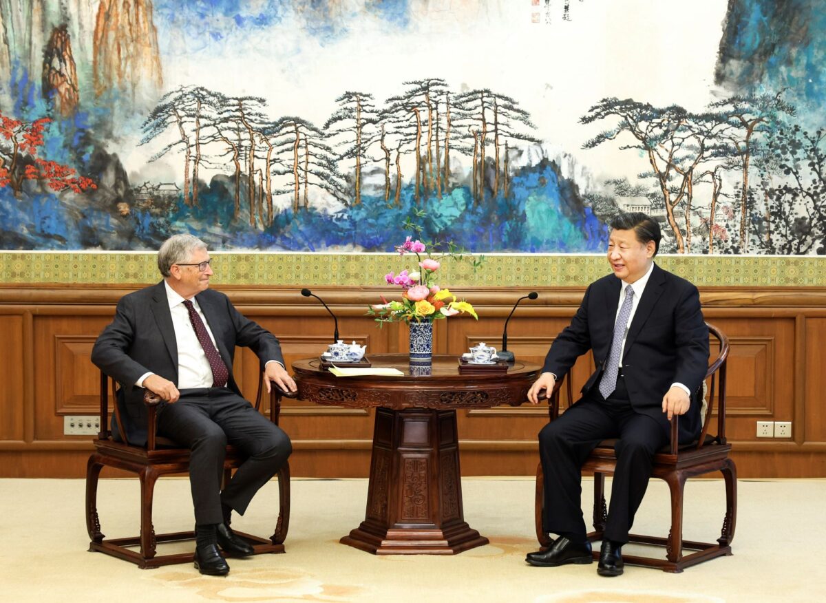 Chinese Leader Xi Jinping Meets With Bill Gates Ahead of Blinken Visit