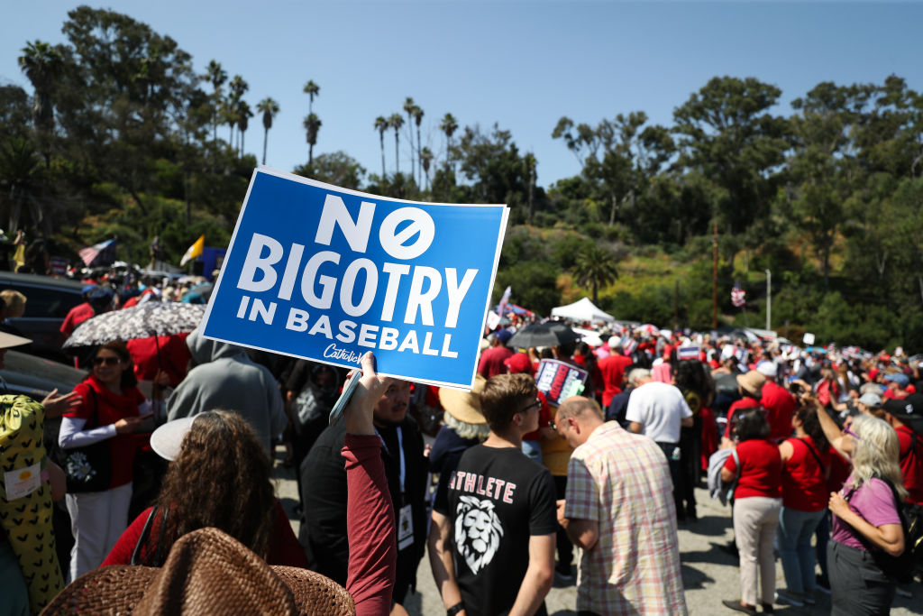 Kershaw disagrees with Dodgers' decision to reinstate gay 'nun' group for  Pride Night award