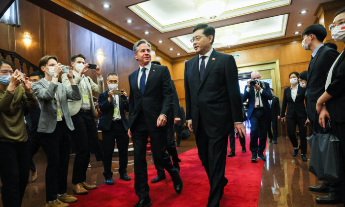 Blinken, Chinese Foreign Minister Hold ‘Candid’ Talks in Beijing