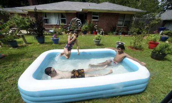 Heat Wave Triggers Big Storms, Power Outages in US Southeast, Raises Wildfire Concerns in Southwest