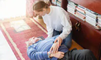 Know These Key Acupoints to Rescue From Fainting, Heart Attack, and Stroke