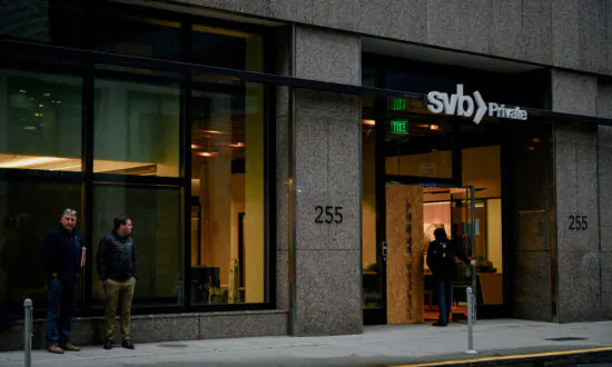 US Bank Profits Tumble 44 Percent in Fourth Quarter 2023