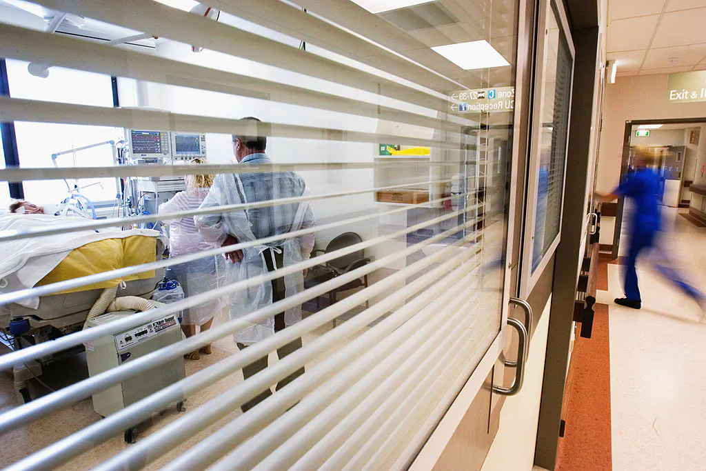 Family members visit Intensive Care patient at Westmead Hospital in Sydney, Australia, on March 12, 2007. (Ian Waldie/Getty Images)