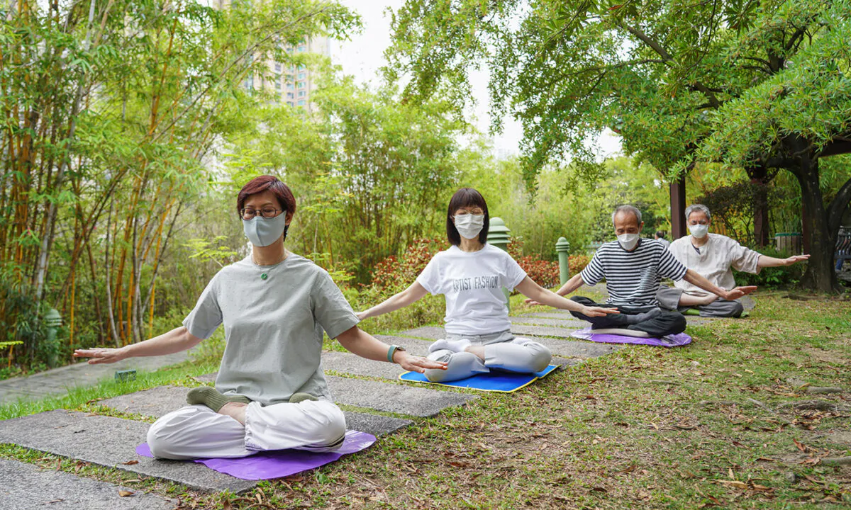 Hong Kong citizen Ah Hong was diagnosed with late-stage cancer 10 years ago, and the doctor gave her a maximum of six months to live. After practicing Falun Gong, her body miraculously recovered. The photo shows Falun Gong practitioners in Hong Kong practicing together. (Adrian Yu/The Epoch Times)