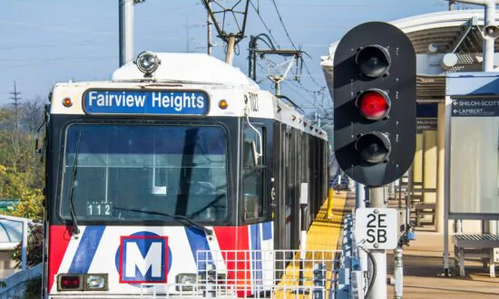 St. Louis Security Guard Punches Man Lying on Light Rail Platform