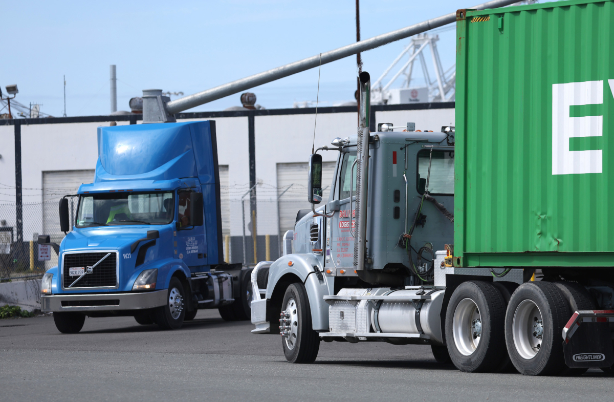 NextImg:Senate Upholds Biden Veto of Measure to Roll Back EPA's Truck Pollution Rule