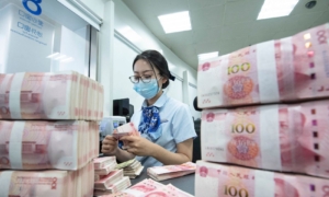Hong Kong Residents Face Difficulties Withdrawing Money in Shenzhen, China