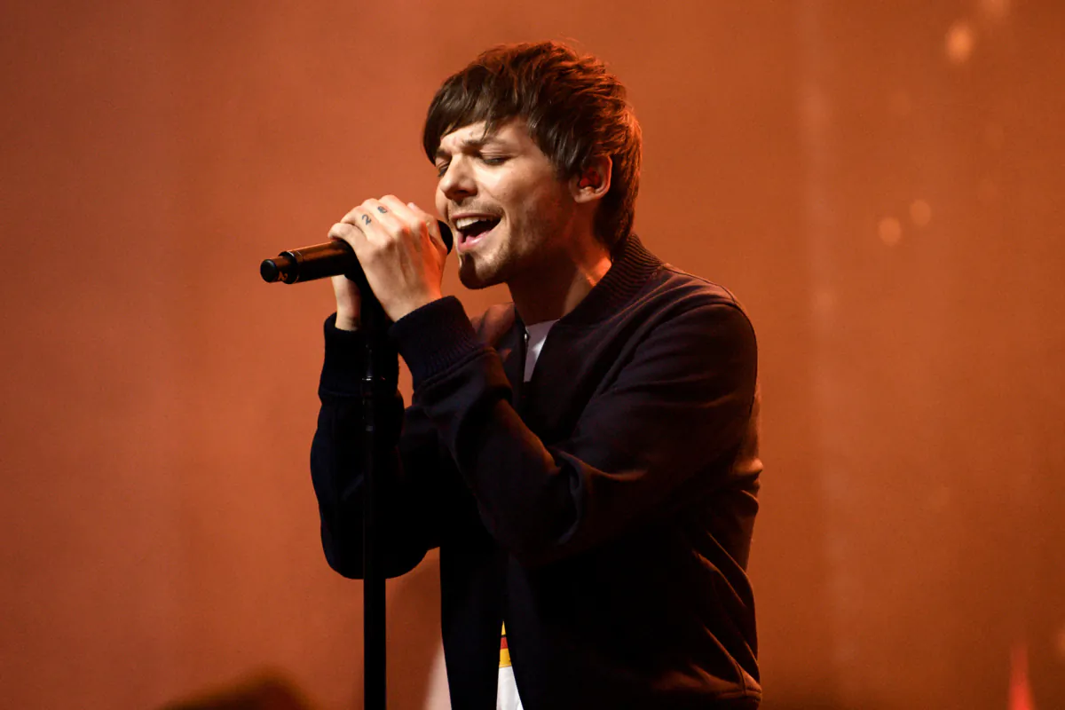 Louis Tomlinson performs onstage during the z100 All Access Lounge presented by Poland Spring Pre-Show at Pier 36 in N.Y.C., on Dec. 13, 2019. (Gary Gershoff/Getty Images for iHeartMedia)