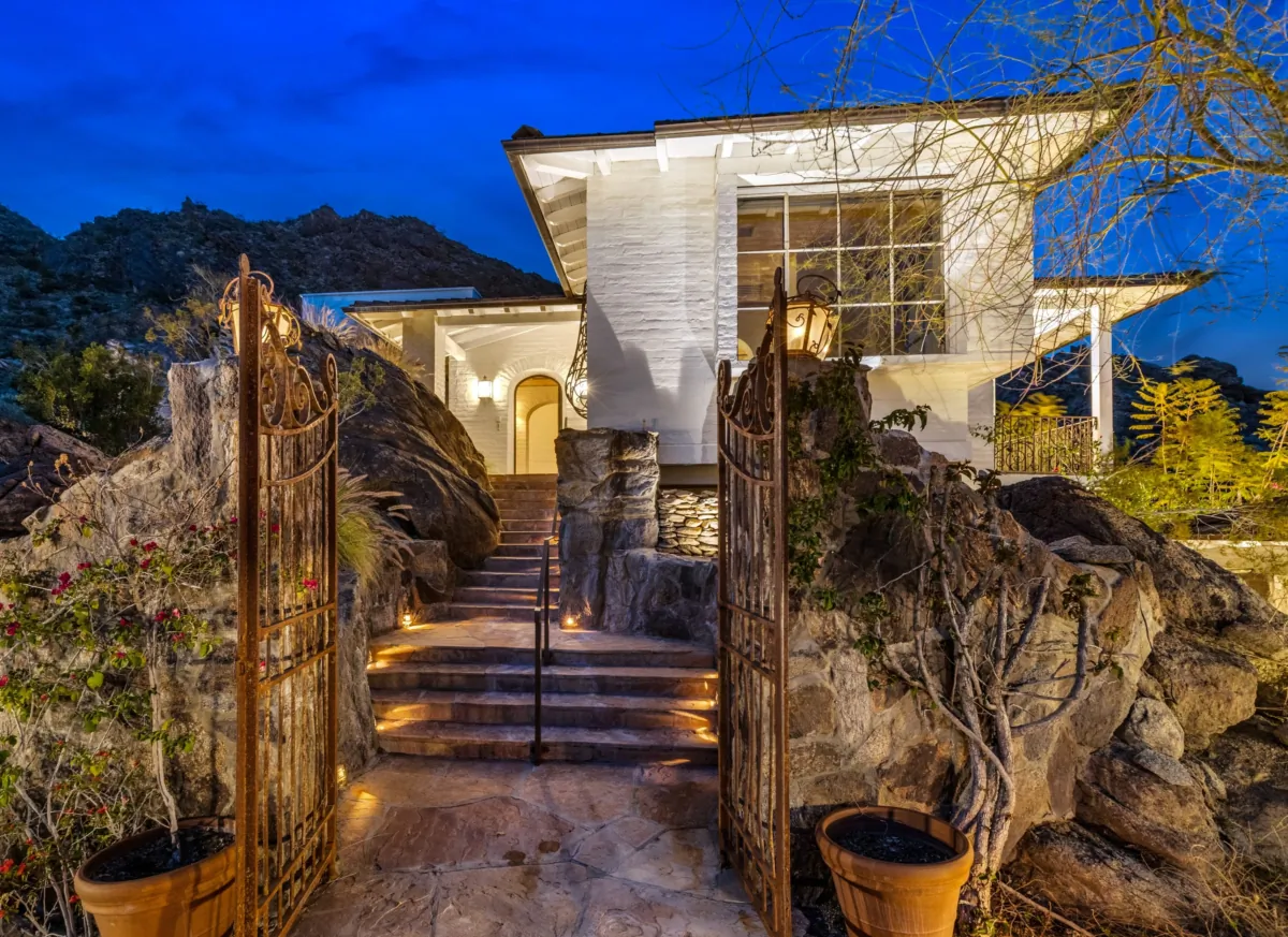 Natural stone accents allow the compound's buildings to blend seamlessly into the natural beauty of the 28-acre hillside parcel. (Courtesy of Kelly Peak, toptenrealestatedeals.com)
