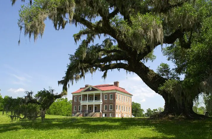 Drayton Hall sits on 76 acres today, with some former Drayton-owned property now owned and preserved by the State of South Carolina. The Palladian style focuses on symmetry and is inspired by the classical architecture of Greece and Rome. (Drayton Hall Preservation Trust)