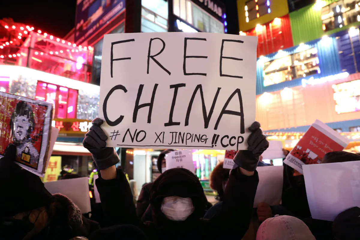 Protesters participate in a vigil commemorating victims of China's zero-COVID policy in Seoul, South Korea on Nov. 30, 2022. (Chung Sung-Jun/Getty Images)