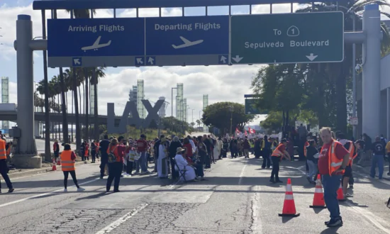 2 LA Council Members Among Those Arrested at Hospitality Worker Protest