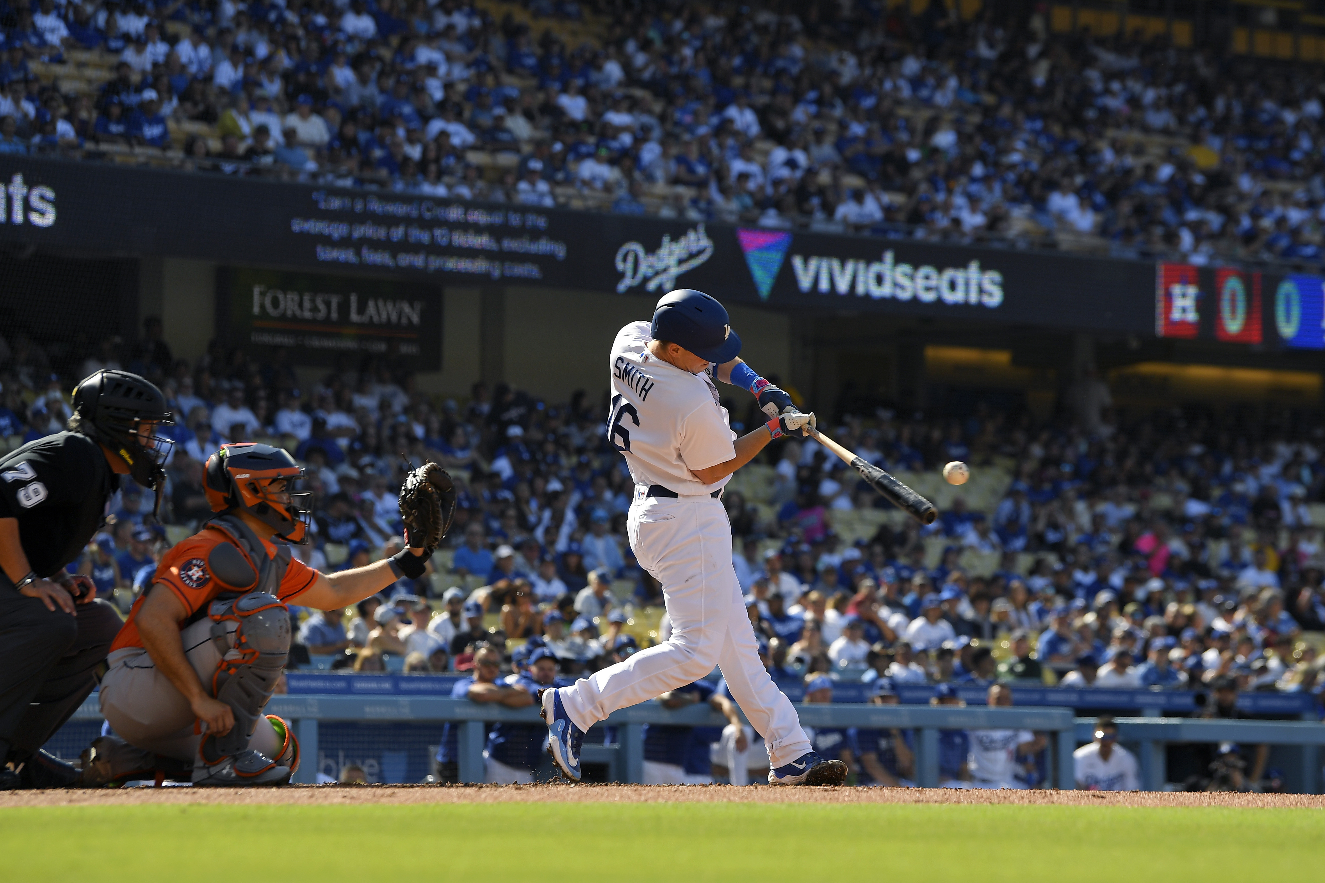 Dodgers hit 4 home runs, including go-ahead drive by Heyward, in 7
