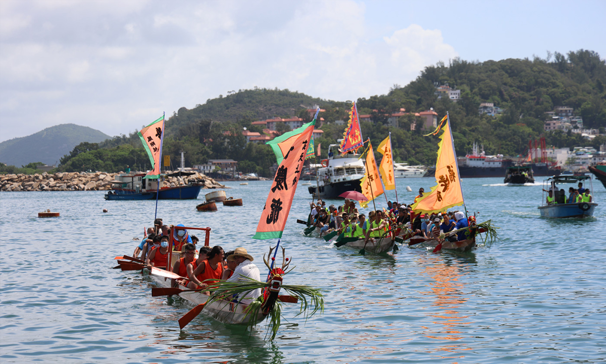 NextImg:The Traditional Dragon Craft Parade by Islanders of Hong Kong, Has a Significant Underlying Meaning