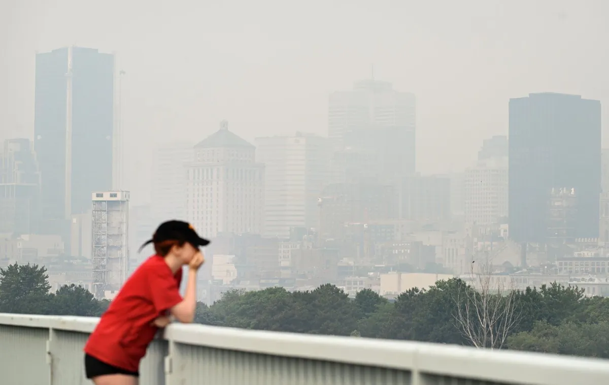 The skyline of Montreal is obscured by a haze of smog, June 25, 2023. (The Canadian Press/Graham Hughes)
