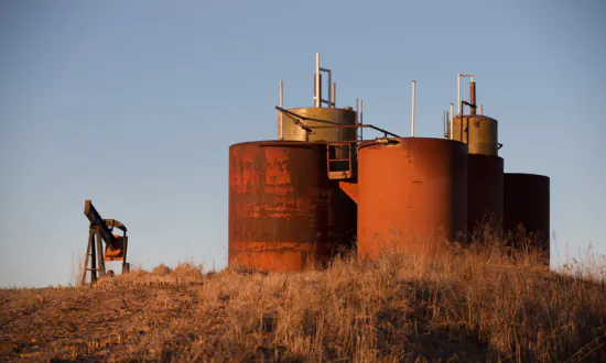 Lightning Strikes Oilfield Battery, Starts Fire With Thick Black Smoke in Sask.