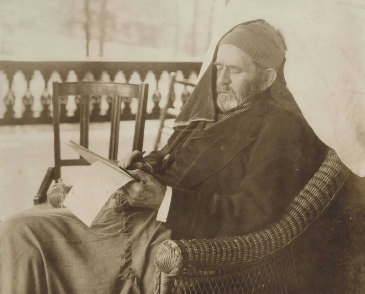 Grant writing his memoirs on the porch on July 1, 1885. (ScAtTeRbOnE/CC BY-SA 4.0)