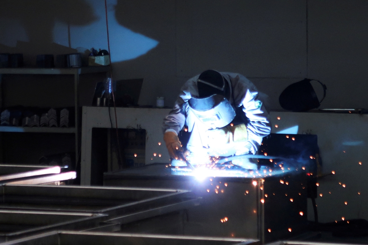 China's Industrial Profits Tumble, Deepening Economic Gloom
