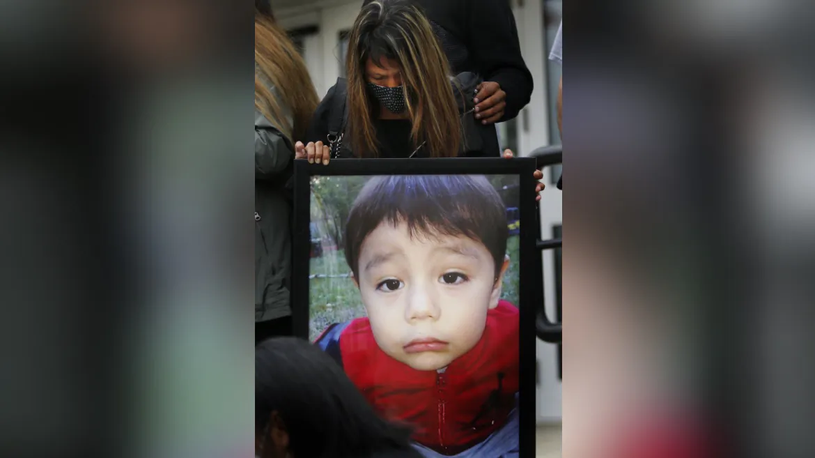 A person weeps as Hunter Smith-Straight's family gathers after a court case for the child’s murderer outside the law courts in Winnipeg, on Oct. 1, 2021. (The Canadian Press/John Woods)