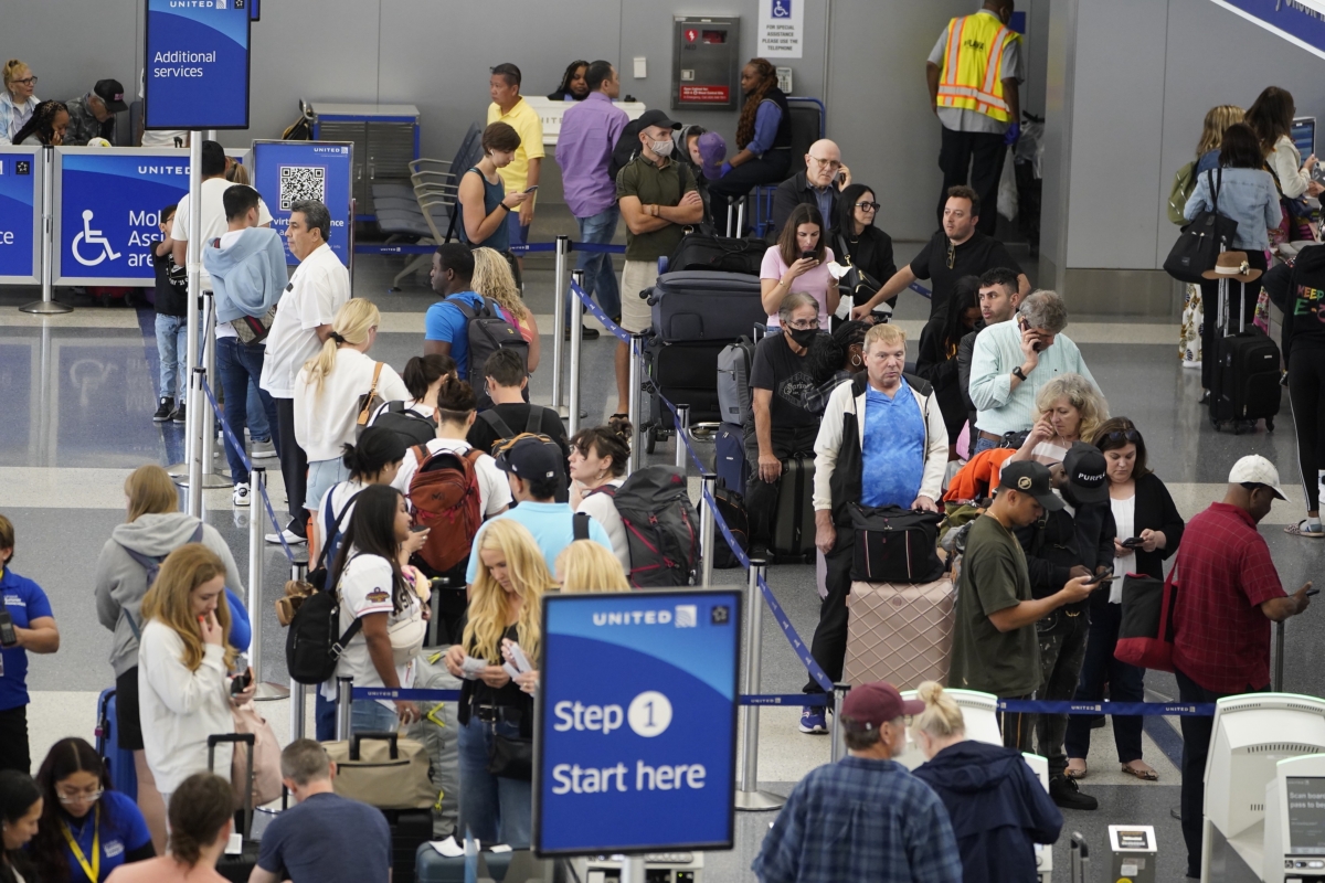NextImg:Hundreds of Thousands of Travelers Suffer Through Another Day of Flight Cancellations