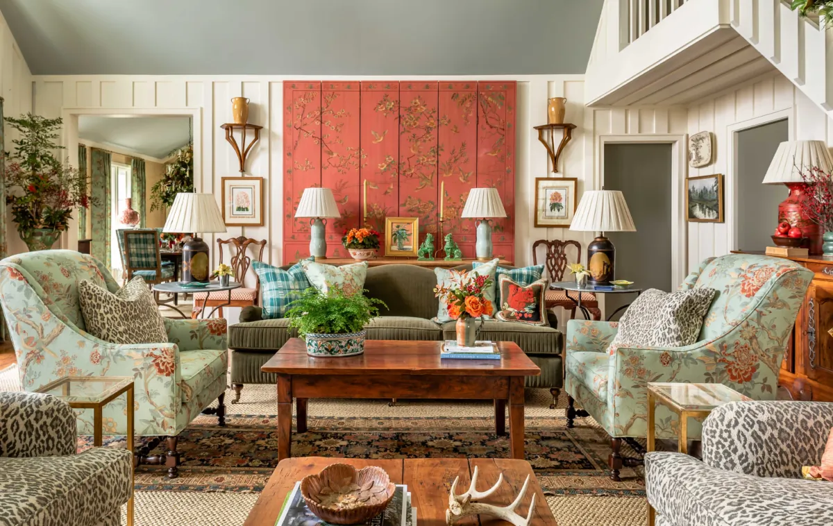The living room at Joe
Pye Cottage, Farmer’s
second home in
Cashiers, N.C. (Jeff Herr)
