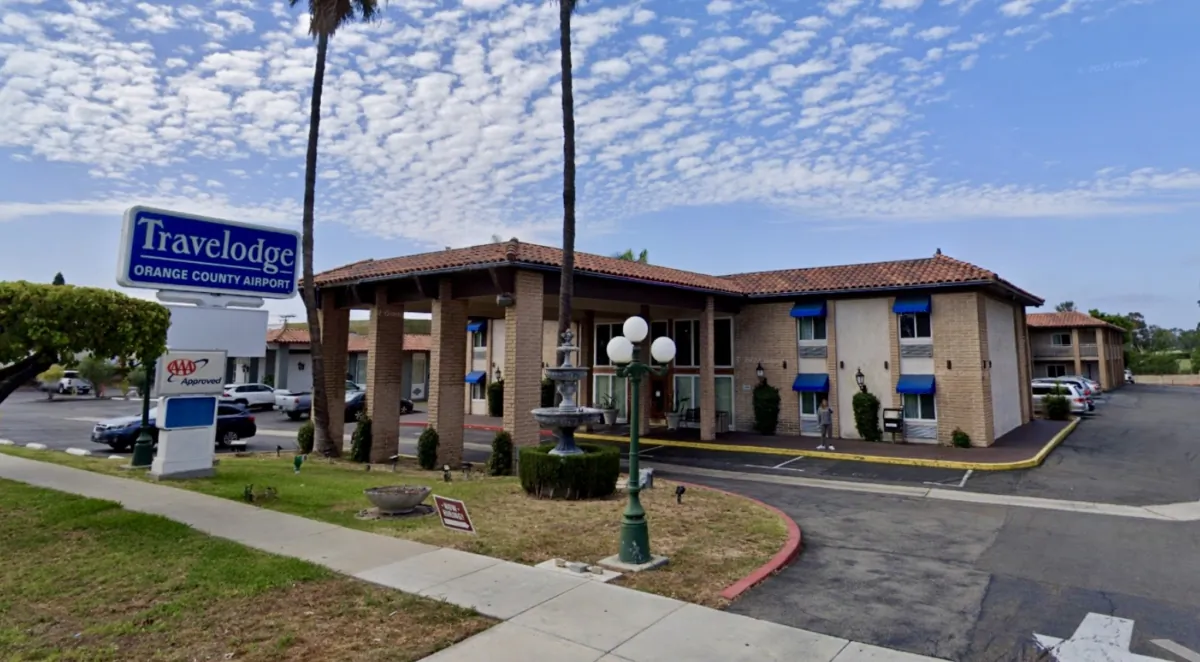 The Travelodge Motel in Costa Mesa, Calif., in January 2023. (Screenshot via Google Maps)