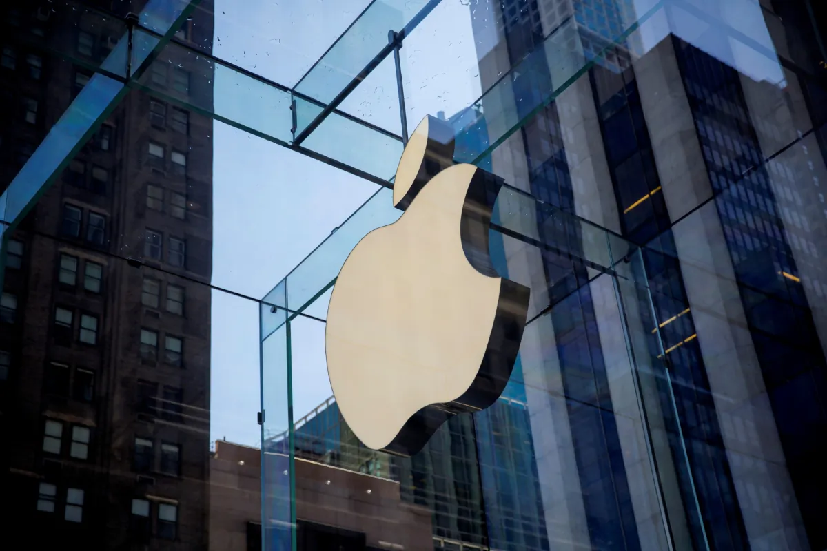 The Apple logo at the Apple Store on Fifth Avenue in New York on June 17, 2015. (Eric Thayer/Getty Images)