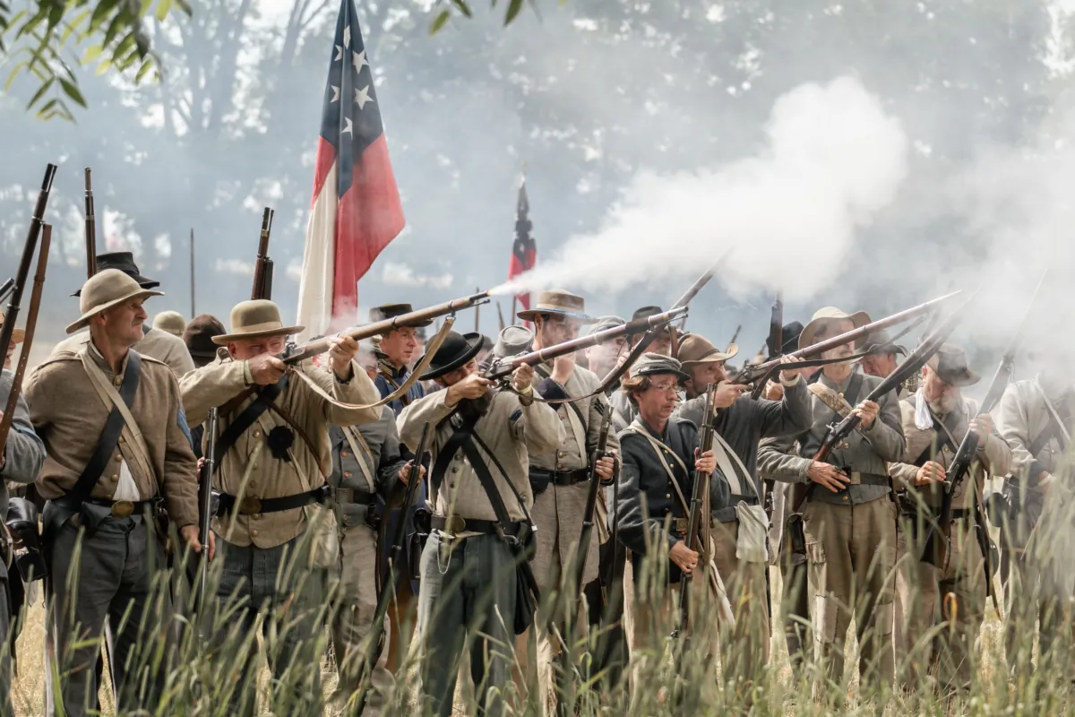 Volunteers don Civil
War-era uniforms to
re-enact the Battle
of Gettysburg, which
occurred from July
1–3, 1863. (Samira Bouaou/The Epoch Times)
