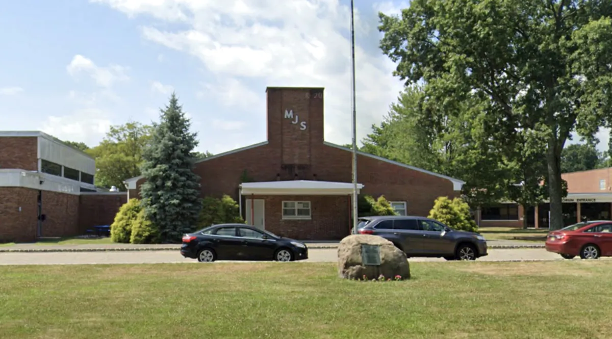 Memorial Junior School, which is part of Hanover Township Public Schools, in Hanover, N.J., in July 2022. (Google Maps/Screenshot via The Epoch Times)