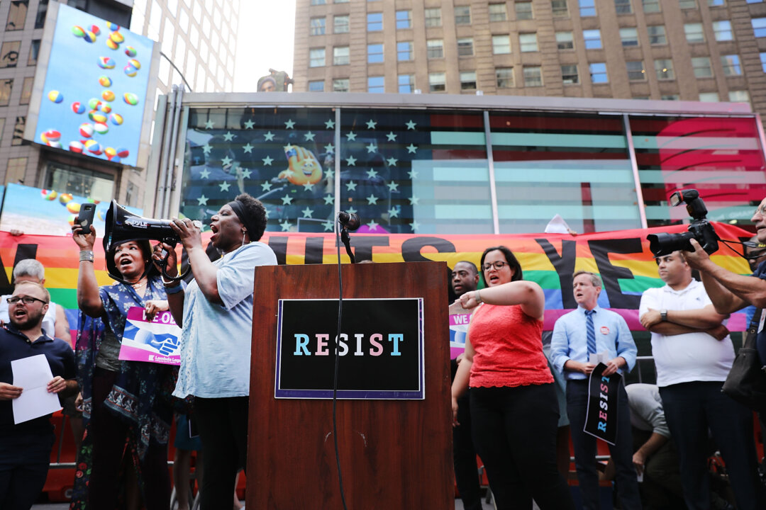 Confidential Pentagon Memo Says Transgender Soldiers Can Defer Deployment While on Hormones