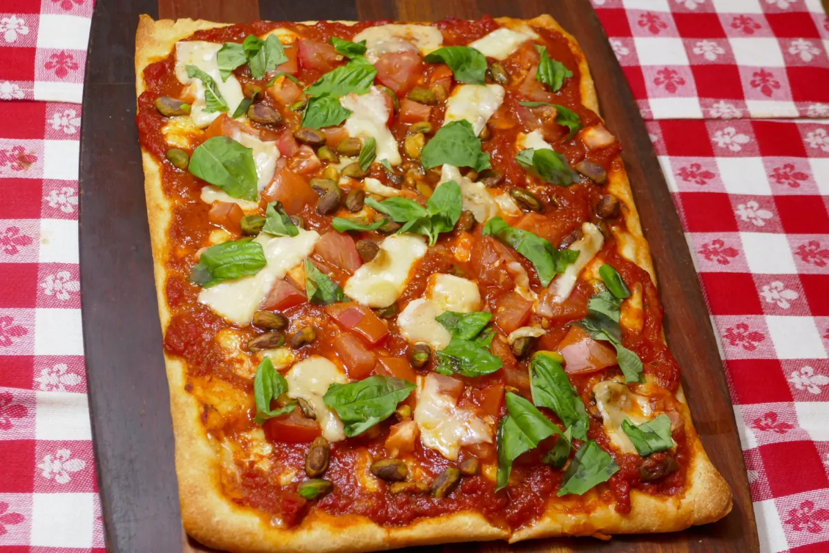 Tomato Mozzarella Flatbread. (Linda Gassenheimer/TNS)