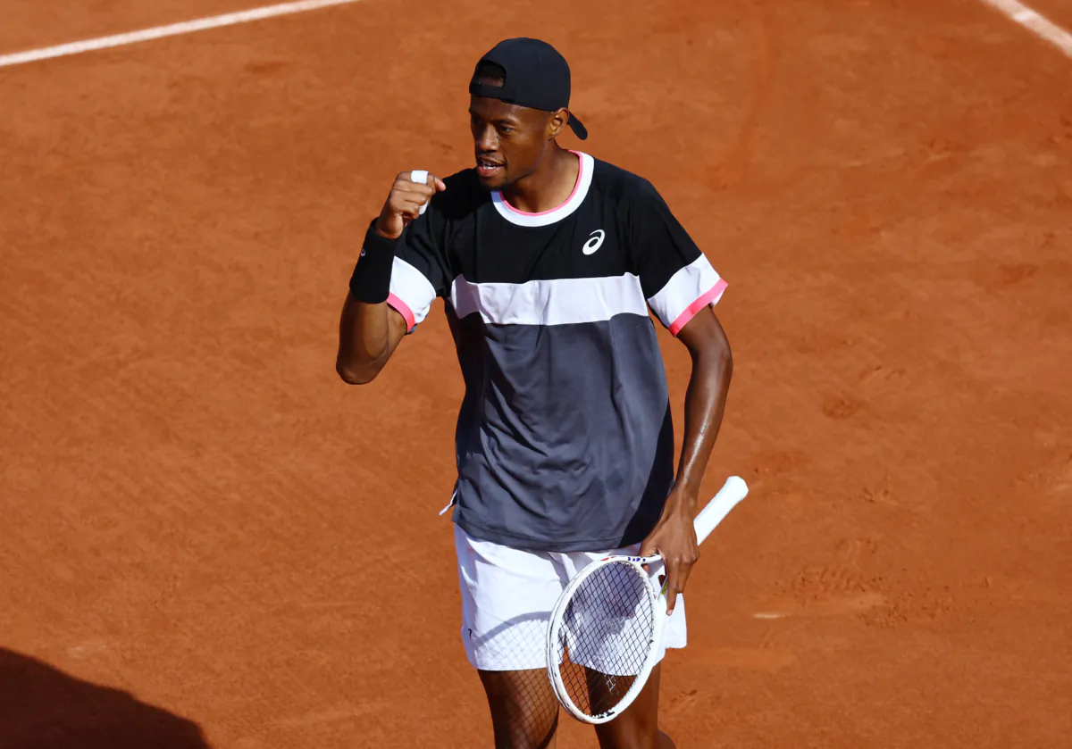 Christopher Eubanks of the United States reacts during his first round match against Denmark's Holger Rune at the French Open in Paris on May 30, 2023. (Kai Pfaffenbach/Reuters)