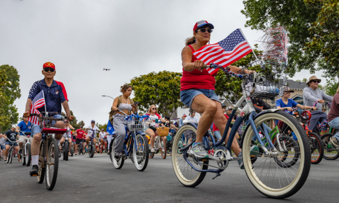 Thousands on Bicycles Kick Off Fourth of July Celebrations in ...