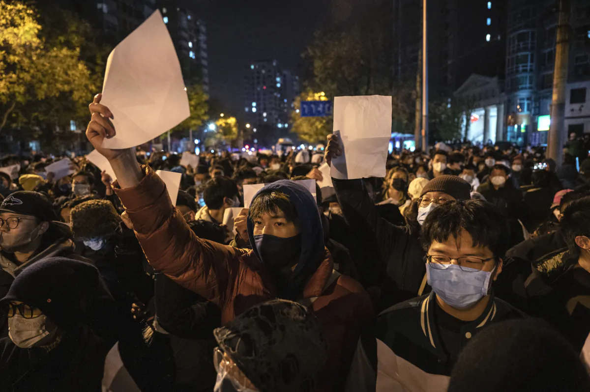 Protesters hold up a white piece of paper against censorship as they march during a protest against the Chinese regime’s strict zero-COVID measures in Beijing on Nov. 27, 2022. (Kevin Frayer/Getty Images)