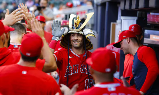 Angels Use 3 Solo Homers to Cool Off MLB-Leading Braves With 4–1 Victory; Ohtani Goes 2 for 3