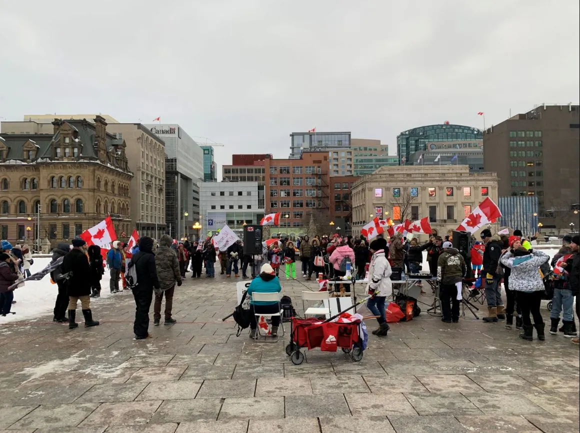 Protesters mark the first anniversary of police removal of Freedom Convoy protesters from downtown Ottawa, in Ottawa on Feb. 18, 2023. (Jonathan Ren/The Epoch Times)