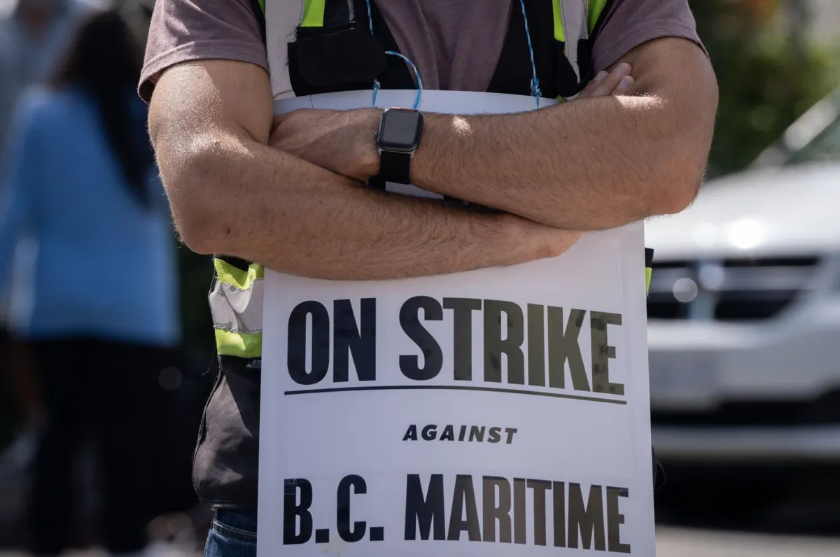 International Longshore and Warehouse Union workers picket outside of the BC Maritime Employers Association Dispatch Centre after a 72 hour strike notice and no agreement made on the bargaining table in Vancouver, on July 1, 2023. (The Canadian Press/Ethan Cairns)

