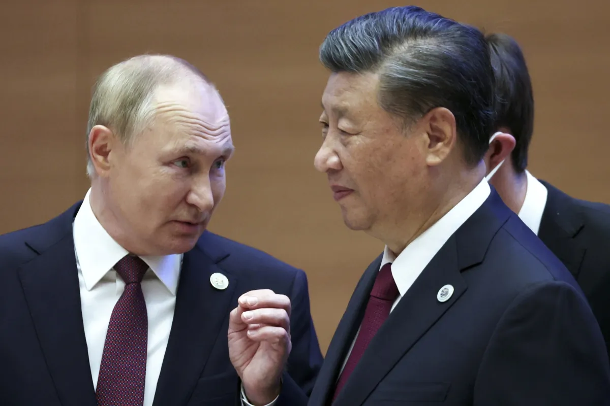 Russian President Vladimir Putin (L) gestures while speaking to Chinese President Xi Jinping during the Shanghai Cooperation Organization (SCO) summit in Samarkand, Uzbekistan, on Sept. 16, 2022. (Sergei Bobylev, Sputnik, Kremlin Pool Photo via AP)