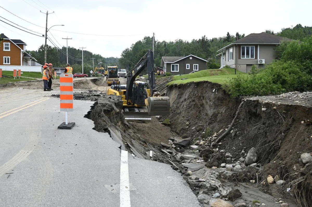 Crews begin repairs to a washed-out section of Highway 170 in Rivière-Éternité, Que., July 2, 2023. (The Canadian Press/Jacques Boissinot)
