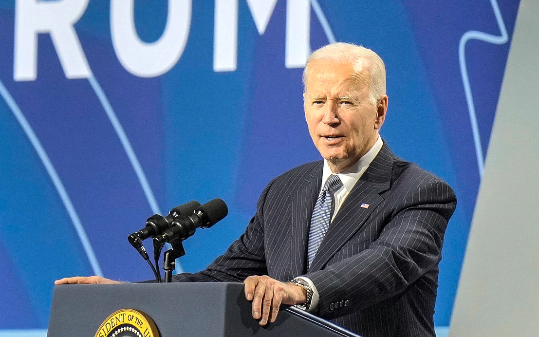 NextImg:Union Fights Signal Danger Ahead for Bidenomics