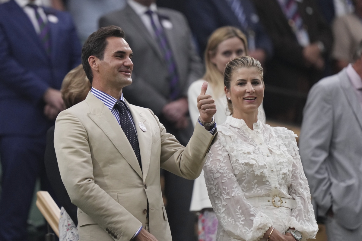 Andy Murray Gets a Win at Rainy Wimbledon and a Thumbs-Up From Roger Federer