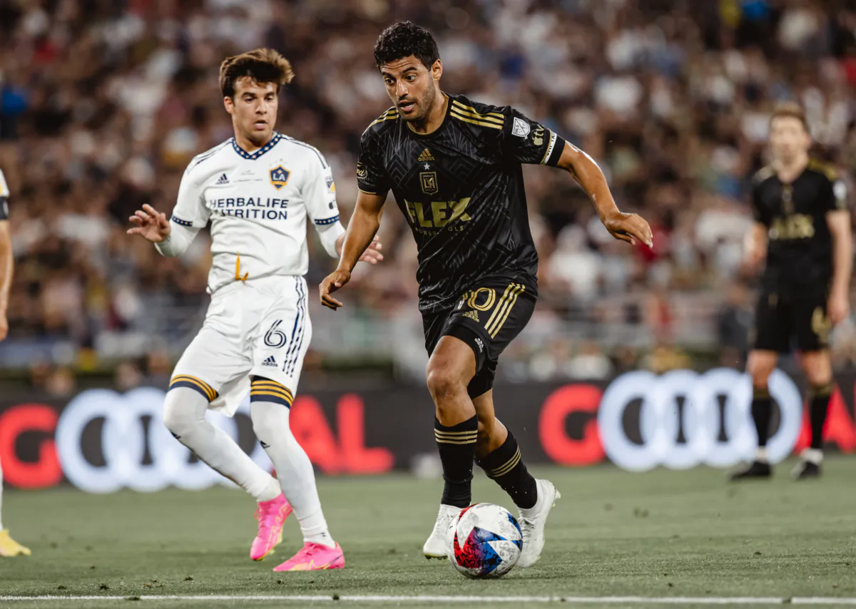 LAFC forward Carlos Vela (10) dribbles past LA Galaxy midfielder Riqui Puig (6) in the latest 'El Clasico' match at the Rose Bowl in Pasadena, Calif., on July 4, 2023. (Courtesy of LAFC via The Epoch Times)
