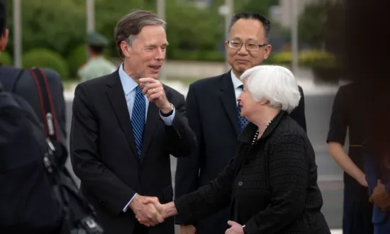 CCP Sets Goal to Attract More Foreign Investment at ‘Two Sessions,’ US Ambassador Skeptical