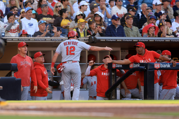 Padres draw 11 walks while finishing sweep of Angels