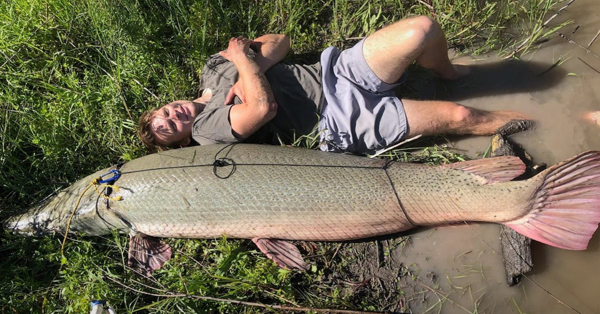 VIDEO: Texas man catches record-breaking 207-Pound alligator gar while on fishing trip with his dad